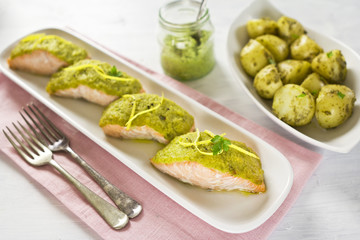 Salmon fillets with green pesto and baby potatoes