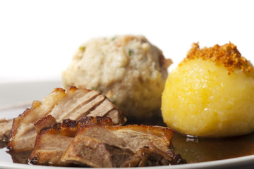 bayerischer Schweinebraten mit Knödel