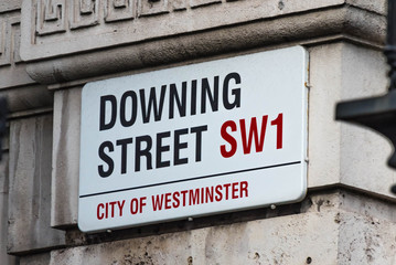 Fototapeta na wymiar London Straßenschild Downing Street
