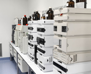 testing machine in the scientific laboratory for drugs semples
