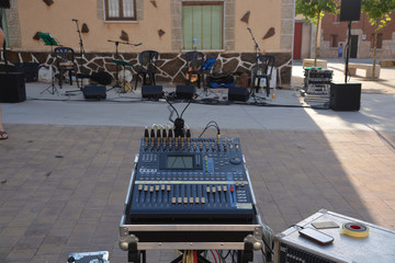 equipo de sonido en un concierto