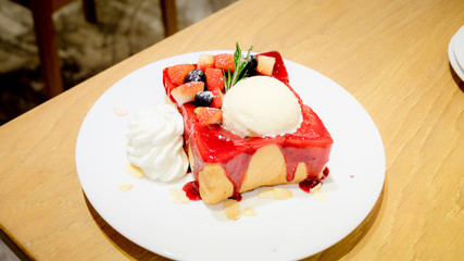 Strawberry toast with vanilla ice cream