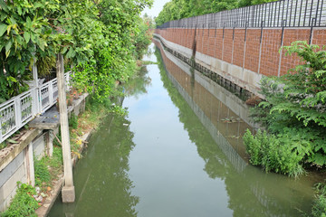 Fototapeta na wymiar City canal in bangkok thailand