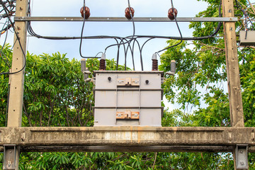 High voltage transformer