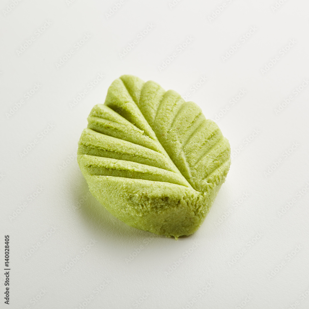 Wall mural wasabi leaf shape