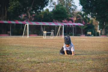 Obraz premium Asian boy learning to walk and fall