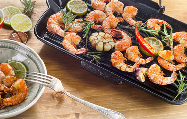 Shrimps roasted with lemon