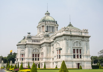 Obraz premium The Ananta Samakhom Throne Hall. European style building. The only marble statue in Bangkok Thailand which is constructed of white marble from Italy.