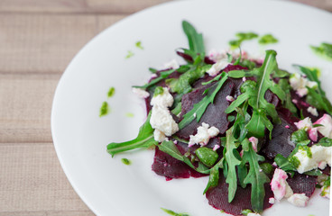 Salad with beet, feta, arugula and pesto