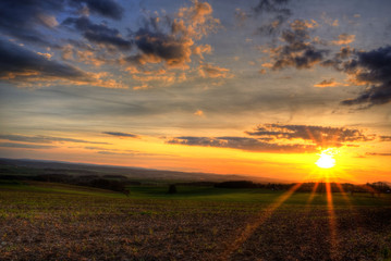 Fototapeta na wymiar Landschaft mit Abendsonne