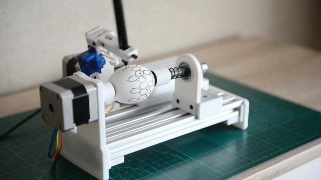 The machine for applying images on spherical surfaces
