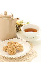oat cookie and tea