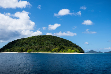 Obraz premium Untouched White Sand Beach in the Tropics