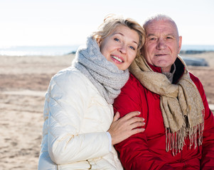 Fototapeta premium Mature couple sitting by sea