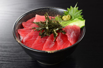 マグロ丼