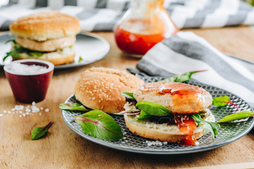 Salmon burgers with sweet chili sauce