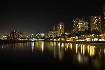 Fototapeta na wymiar Waikiki by Night