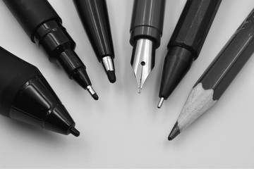 Different tips of pens for graphics illustrators: marker pen, fountain pen, pencil, digital pen.