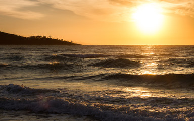 Obraz premium Sunrise on the beach