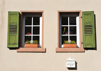 Renoviertes altes Fenster, Südhessen