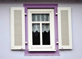 Renoviertes altes Fenster, Südhessen