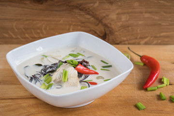 Kurczak w mleku kokosowym - orientalna zupa