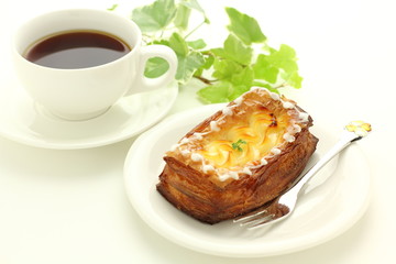 デニッシュとコーヒー