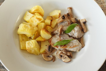 Bratkartoffeln mit Schweinefleisch
