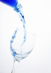 Blue pour drink 