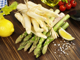 Grüner und weisser Spargel