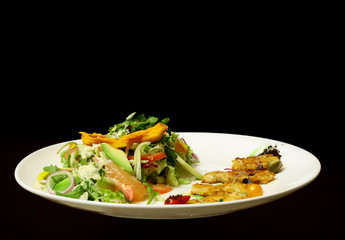Green salad with fried fish