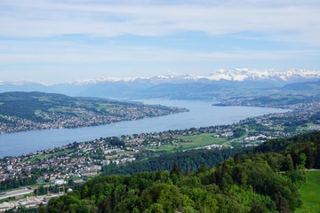 Fototapeta na wymiar Zürich und der Zürichsee vom Ütliberg