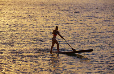 Plakat SUP Stand up Surf girl with paddle