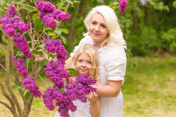 Portrait of a blonde in a lilac