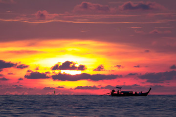 Fototapeta na wymiar Thai boat at sunset