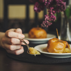 Apples baked (apple sauce) diet and aromatic dessert