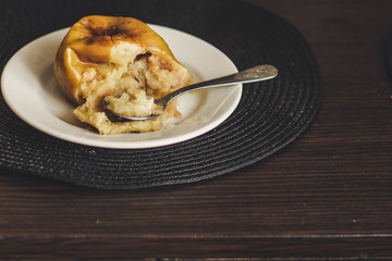 Apples baked (apple sauce) diet and aromatic dessert