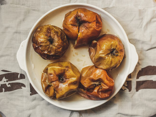 Apples baked (apple sauce) diet and aromatic dessert