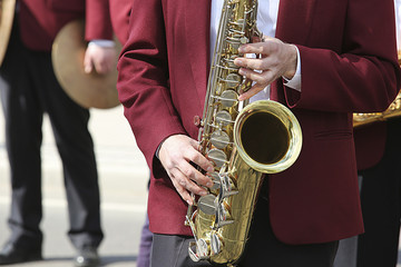 Obraz premium Musician with saxophone