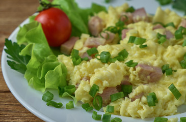 Scrambled eggs with bacon and vegetables