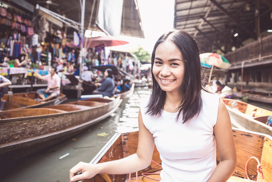 Thai woman at the floating market
