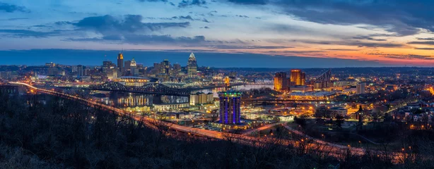 Photo sur Plexiglas construction de la ville Twilight skyline, Cincinnati Ohio