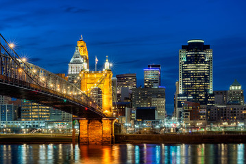 Fototapeta na wymiar Twilight skyline, Cincinnati Ohio