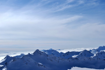 Fototapeta na wymiar beautiful view of clouds crossing the mountain ridge. awesome mountain