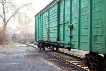 Obraz premium the cars on the train tracks