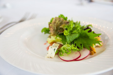 crisp garden salad with feta cheese and vinegrette dressing