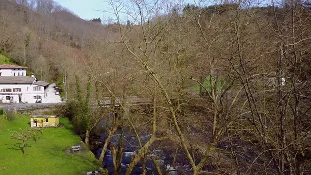 Zona picnic junto al r&iacute;o 6