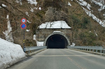 日本の道路のトンネル