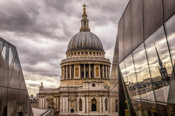 Fototapeta na wymiar St Paul's dome London