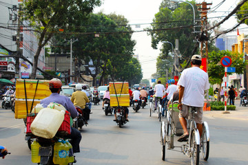 street life vietnam working, eating, livin
